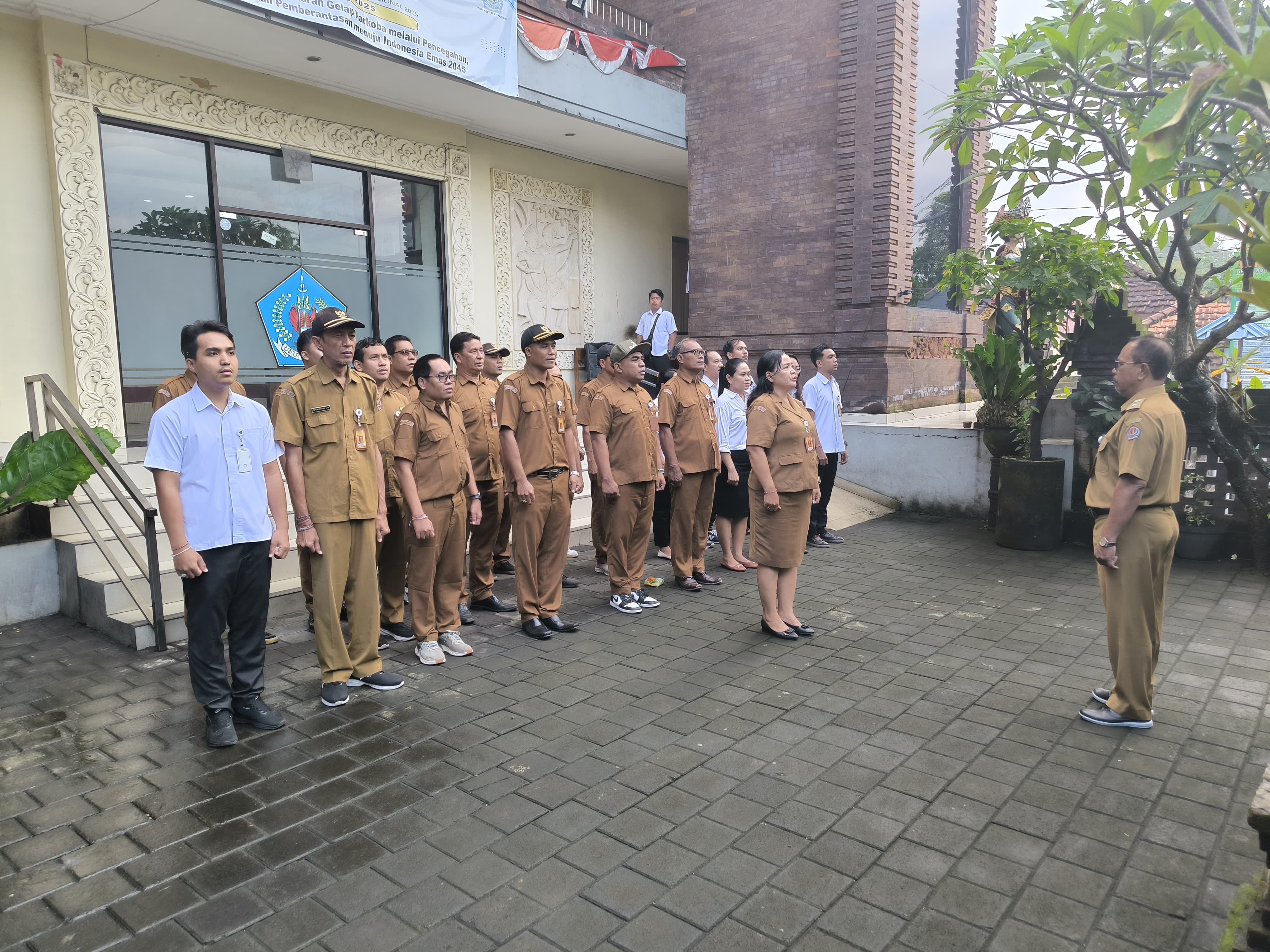 Pemerintah Desa Ubung Kaja Laksanakan Apel Disiplin Bulan Juli 2025