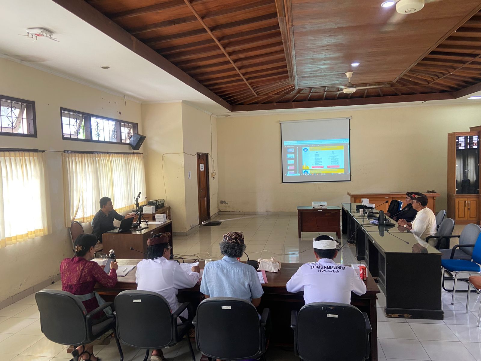 Desa Ubung Kaja Ikuti Uji Publik Pasca Monev Keterbukaan Informasi Publik di Komisi Informasi Provinsi Bali