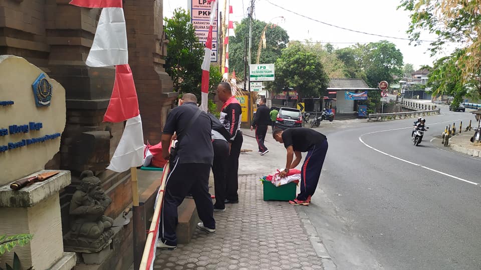 Merias Kantor Desa Menyambut HUT Republik Indonesia ke 74