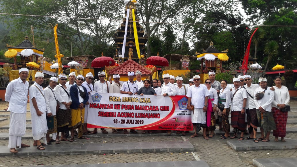 NGANYARIN KE PURA MANDARA GIRI SEMERU DAN PURA BLAMBANGAN 