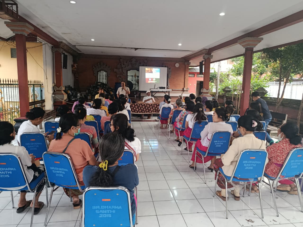 Sosialisasi Pengelolaan Sampah Organik Berbasis Sumber di Balai Banjar Dharma Santi
