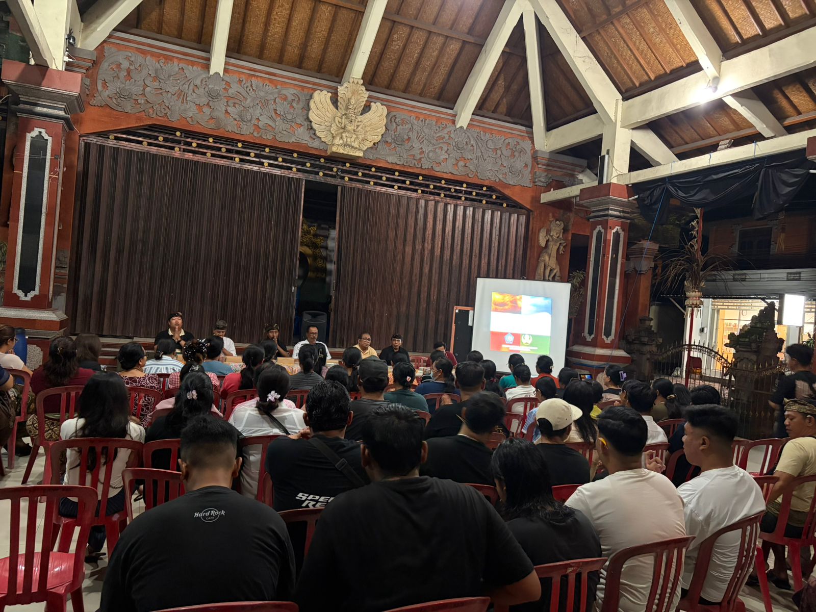 Sosialisasi Pengelolaan Sampah Organik Berbasis Sumber di Balai Banjar Binoh Kaja