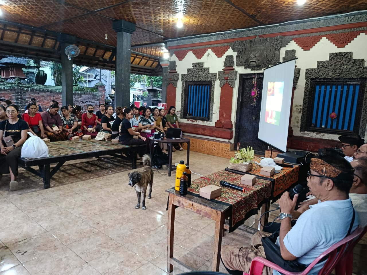 Sosialisasi Pengelolaan Sampah Organik Berbasis Sumber di Balai Banjar Dauh Kutuh