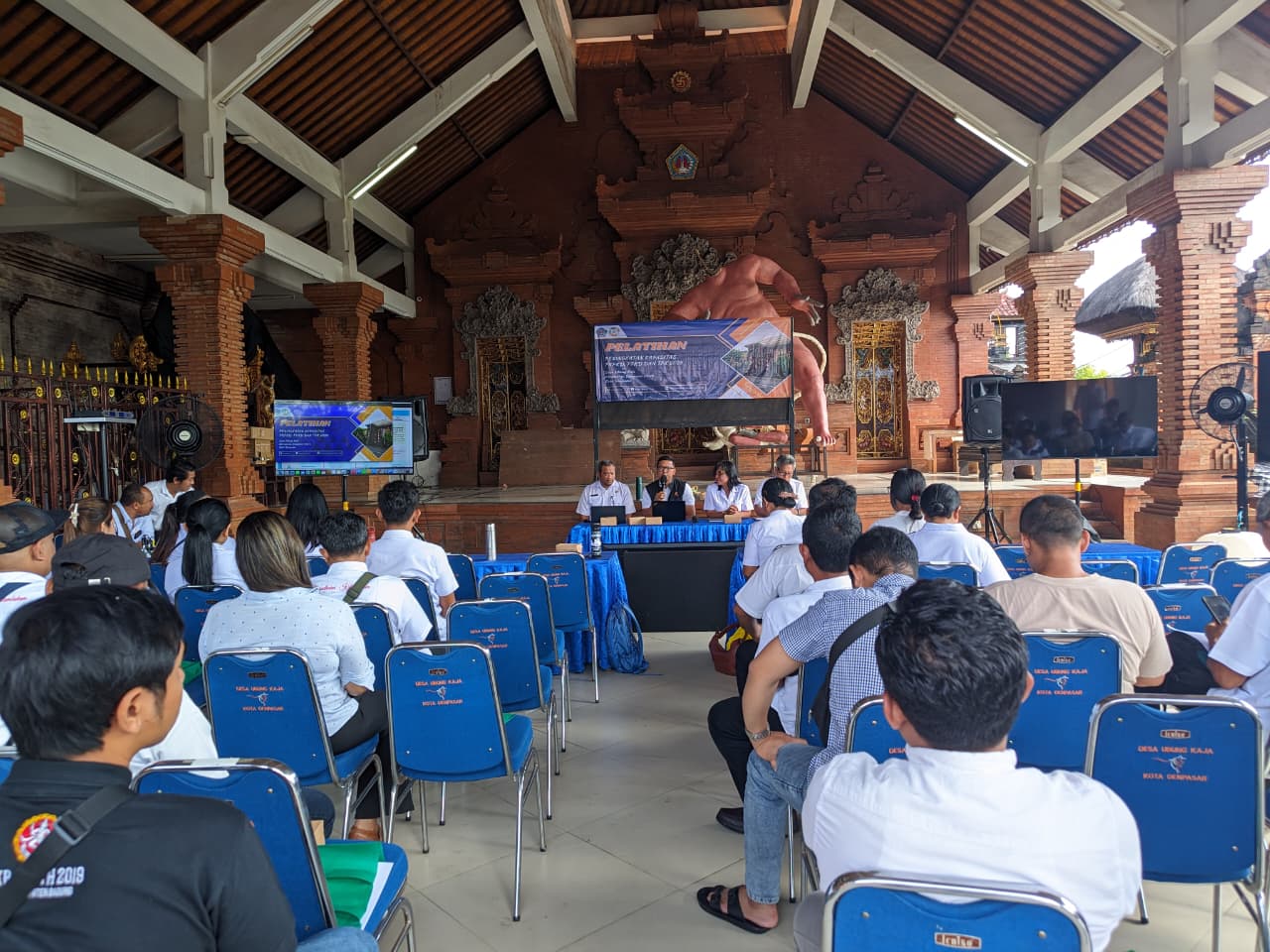 Pelatihan PKPKD, PPKD, dan TPK Desa Ubung Kaja Digelar di Balai Banjar Anyar-Anyar